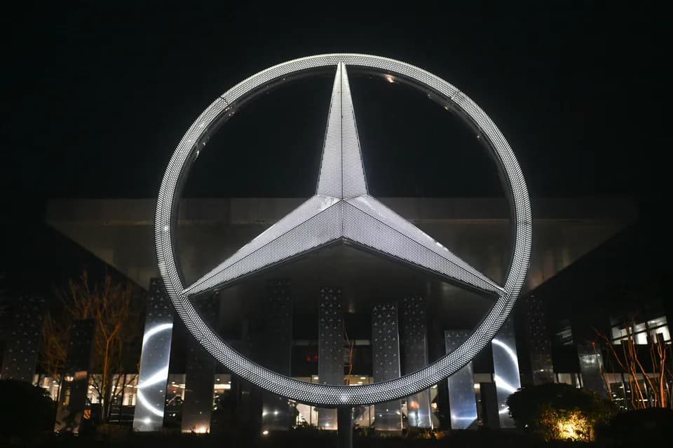 Mercedes Benz afectada por US$1.200 millones en costos arancelarios mientras las ganancias del año completo se reducen a más de la mitad