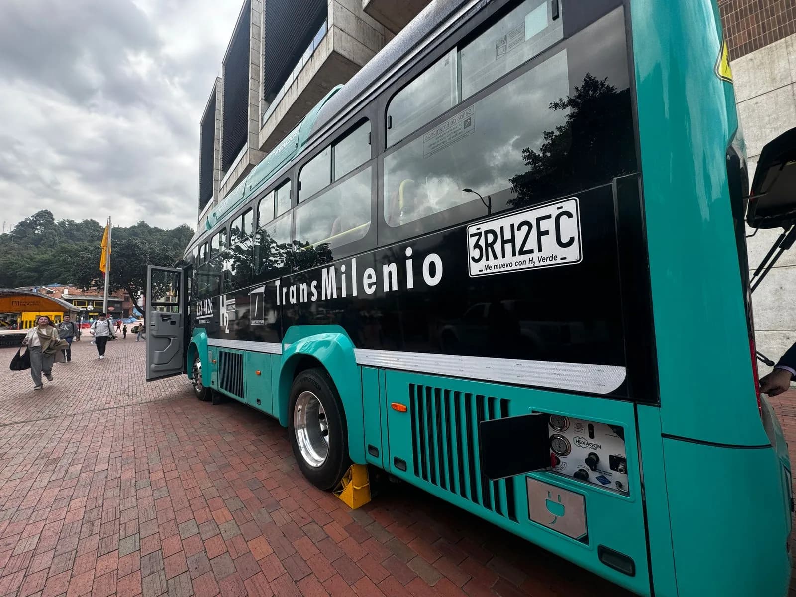 A través de proyecto de decreto Gobierno propone aumentar arancel de importación a buses eléctricos