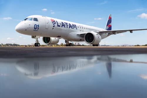 El fabricante brasileño de aviones Embraer y Latam acuerdan servicios de reparación e intercambio de piezas para respaldar la incorporación de 24 aviones E195-E2
