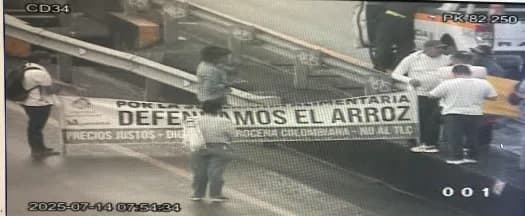 Arroceros continúan con el cierre en la vía Bogotá - Villavicencio, habilitan el paso cada diez horas