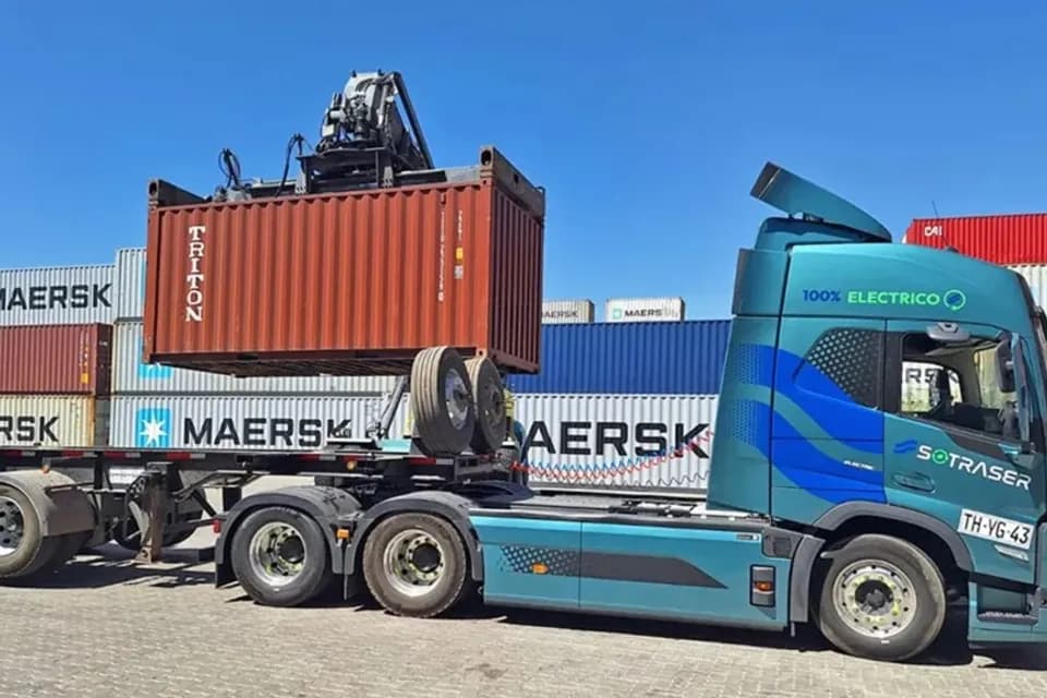Maersk y Sotraser iniciaron operación piloto de transporte 100% eléctrico en Chile, alcanzando más de 8.400 kilómetros recorridos en 31 viajes