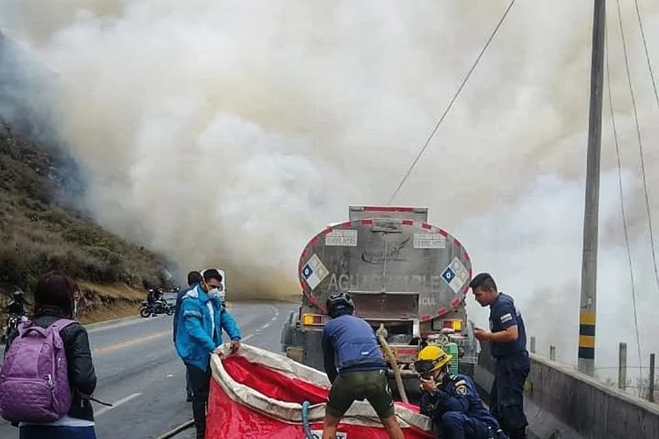 Por un incendio grave forestal en Mondoñedo, cerraron la vía entre La Mesa y Mosquera, Cundinamarca