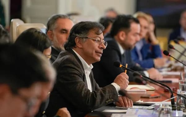 El presidente Petro solicitó a la Superintendencia de Industria intervenir por monopolio de Enel
