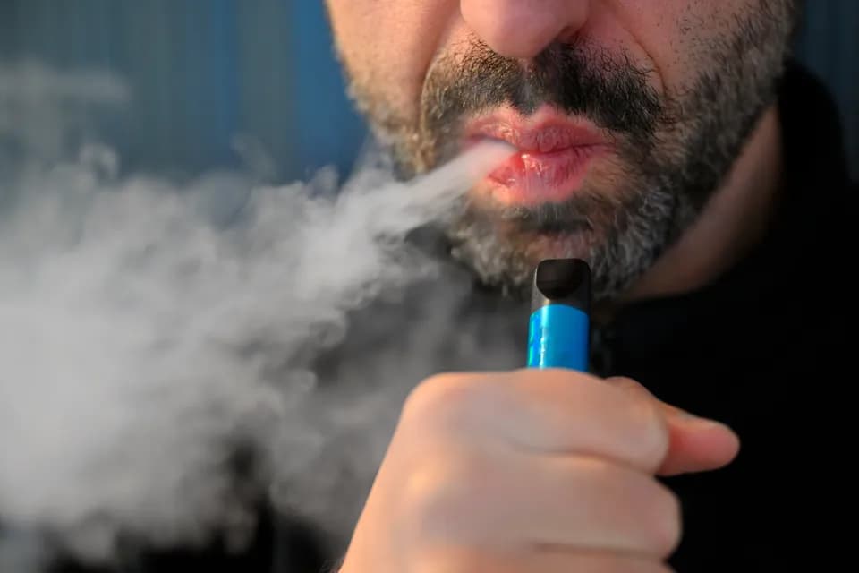 En Colombia, comercializadores de vapeadores y cigarrillos electrónicos deben especificar en español lista de sus componentes