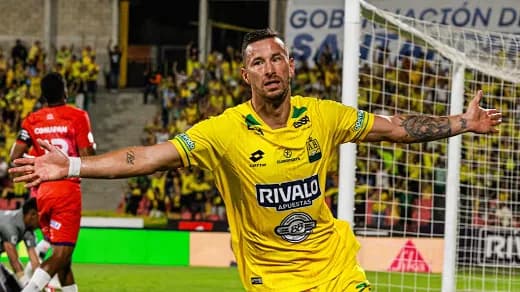Bucaramanga goleó a Fortaleza y Millonarios empató con Nacional y es líder de la Liga Betplay