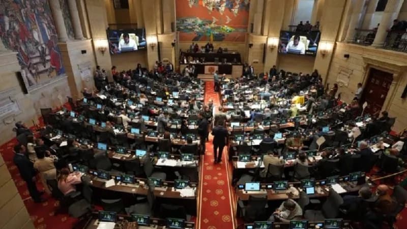 Aplazan la Plenaria de la Cámara para esperar el arribo a Bogotá de varios congresistas de la bancada del Gobierno que se encuentran en sus regiones
