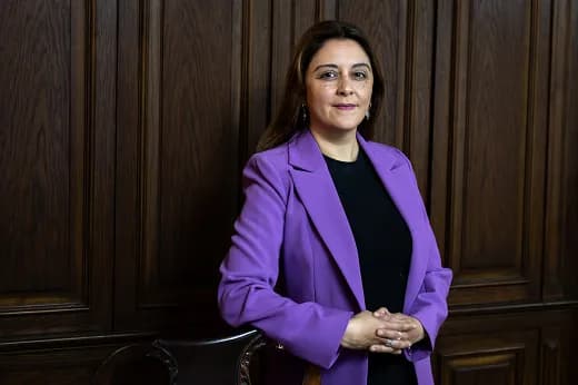 Boric le pidió la renuncia a la jefe de Bienes Nacionales por polémica compra de casa de Salvador Allende a la ministra de Defensa