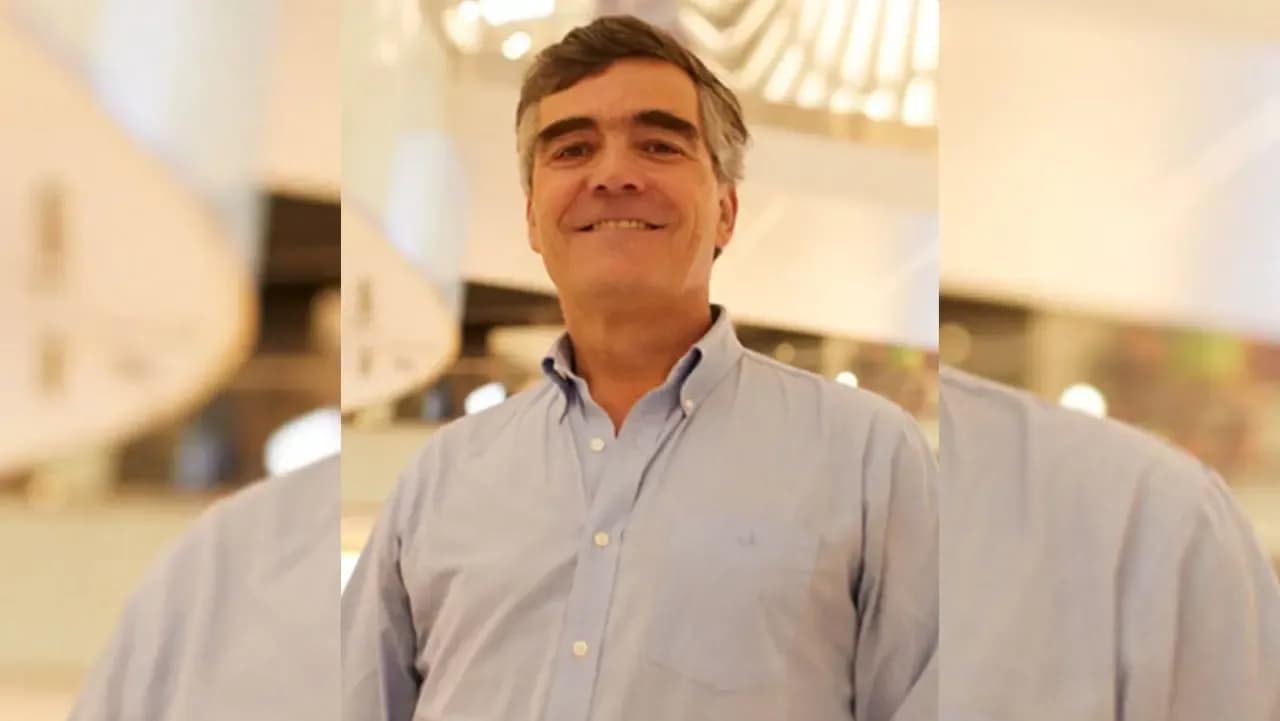 Falabella Perú S.A.A. oficializó la renuncia de Mauricio Mendoza como gerente general y designó en su reemplazo a Cristian Somarriva Labra, ejecutivo con más de 30 años de experiencia en Mallplaza