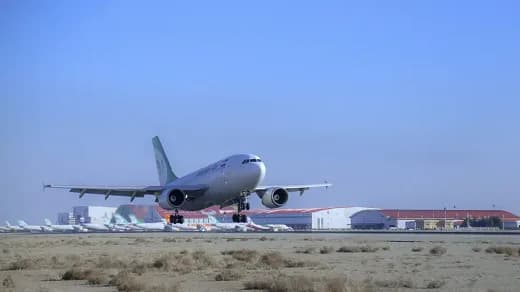 Irán suspende vuelos en todo el país hasta la mañana del lunes mientras Israel insiste en que prepara su respuesta