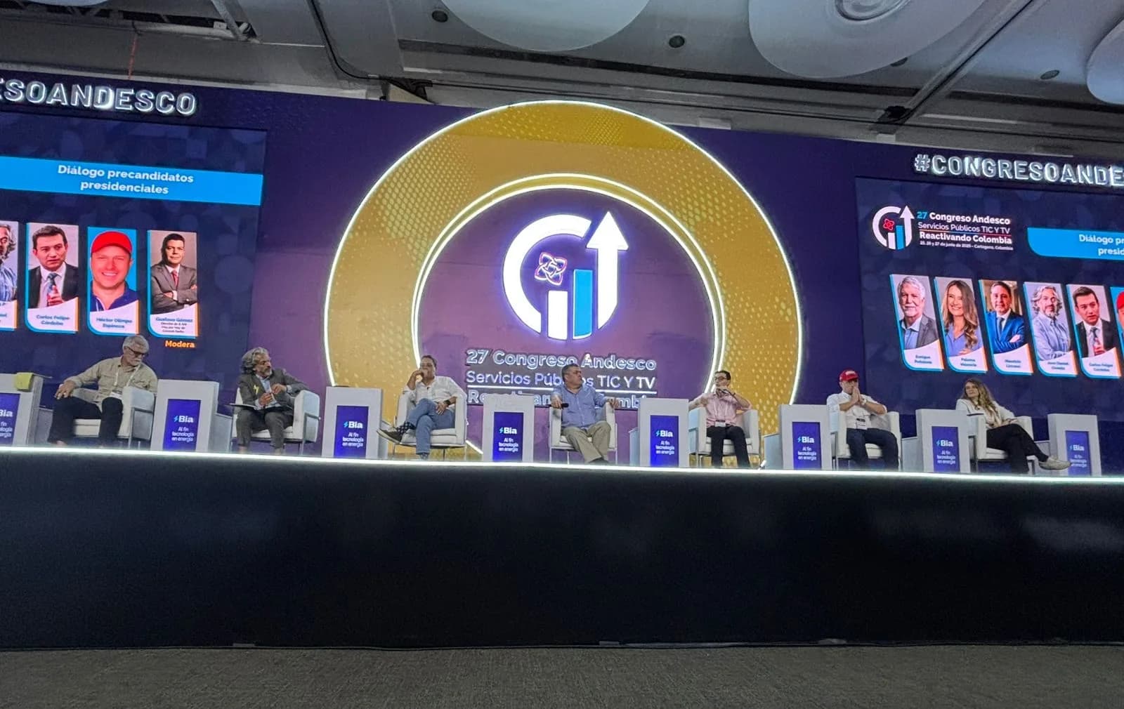 Precandidatos presidenciales presentaron propuestas para enfrentar crisis en servicios públicos