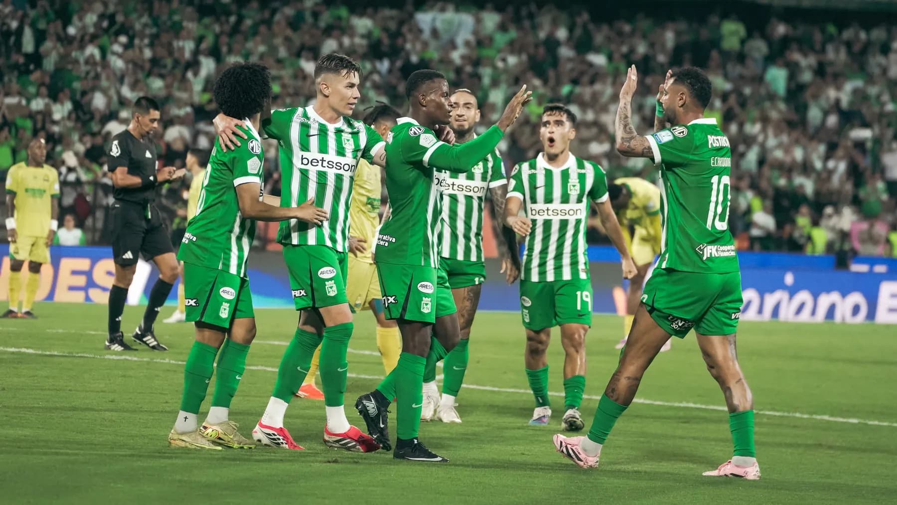 Santa Fe finalizó la jornada dentro de los ocho debido al triunfo de Nacional ante Bucaramanga en el cierre de la fecha 17