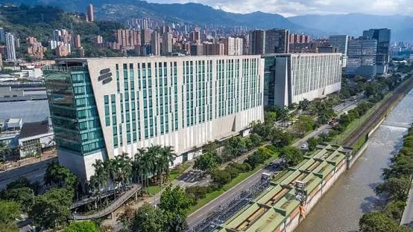 Bancolombia y los sindicatos Uneb y Sintrabancol suscriben convención colectiva con aumentos salariales desde 10,15% ajustables hasta el 2030