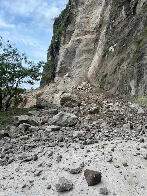 Nuevo deslizamiento de tierra en la vía Pasto – Mojarras impidió la apertura del corredor; se vuelve a decretar cierre total