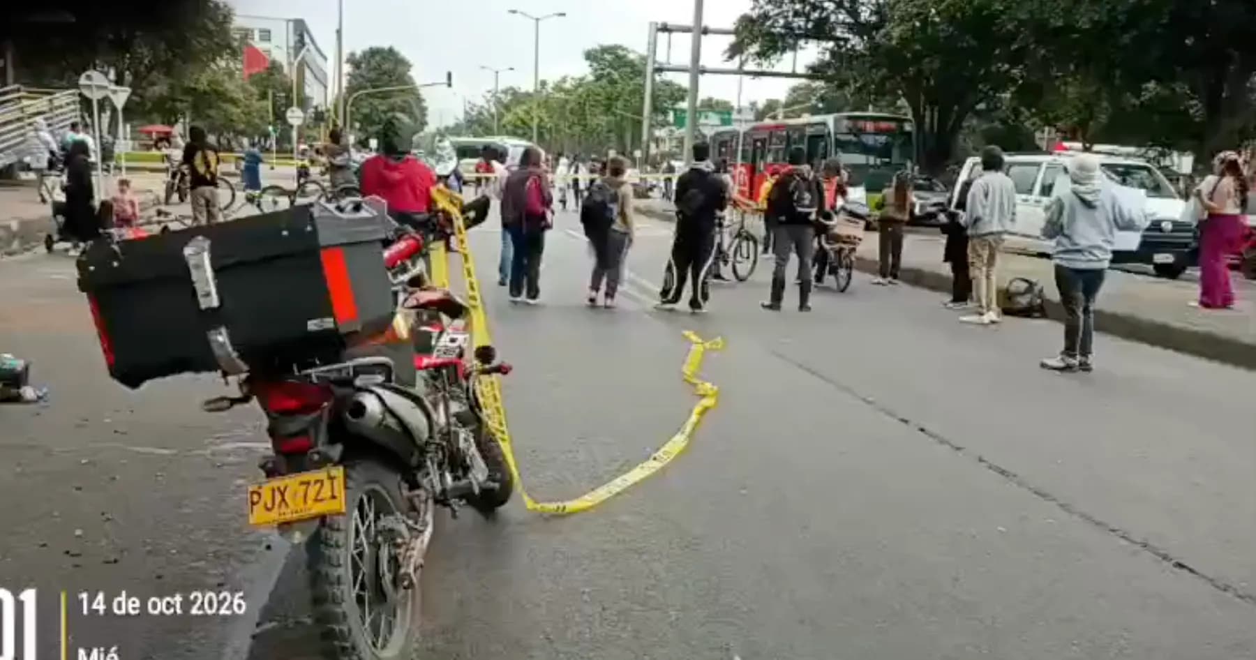 Persisten cierres en estaciones y afectaciones viales en Bogotá