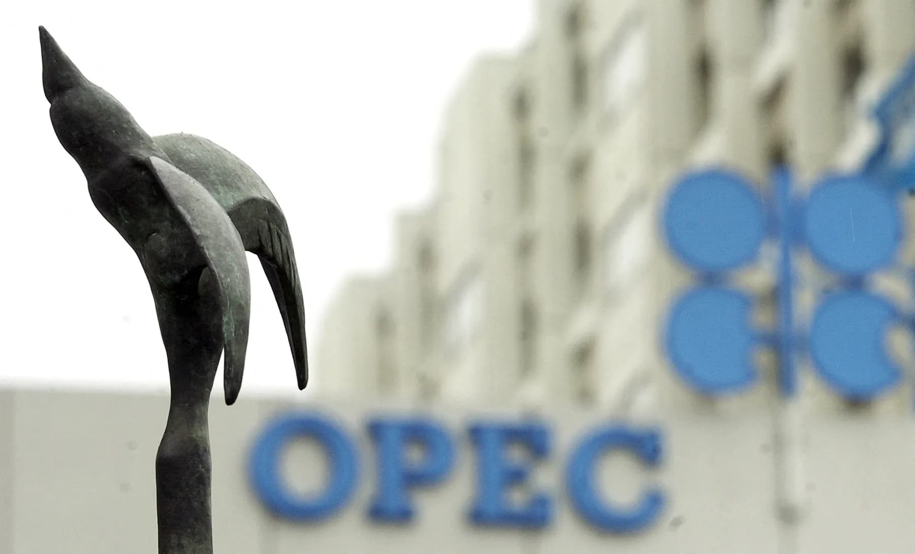 El petróleo sube mientras la Opep+ mantendrá estables los objetivos de producción en la reunión del domingo