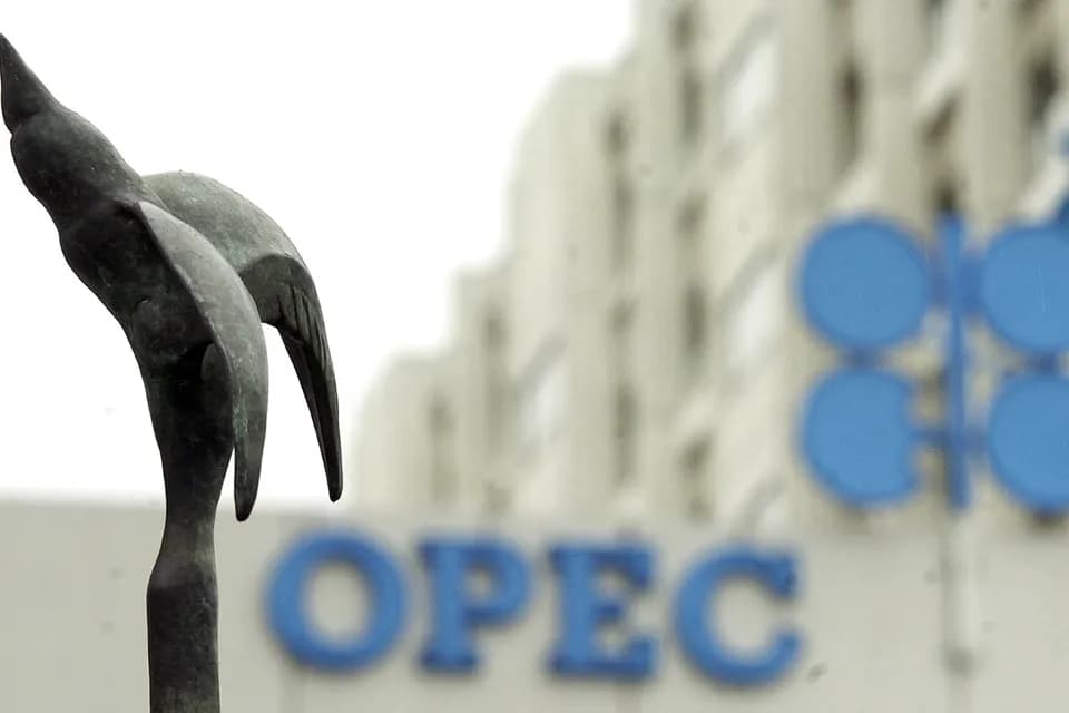 El petróleo sube mientras la Opep+ mantendrá estables los objetivos de producción en la reunión del domingo