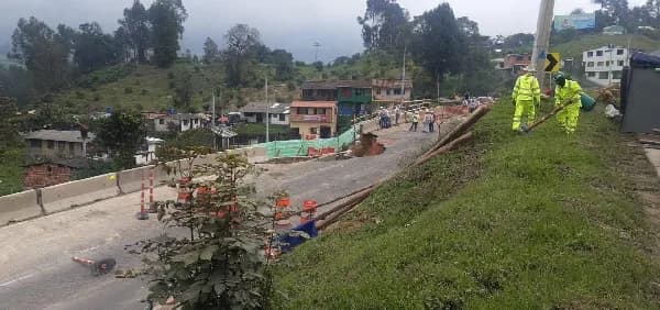 Autoridades reestablecieron la movilidad en la vía Bogotá-Girardot tras pérdida parcial de pavimento