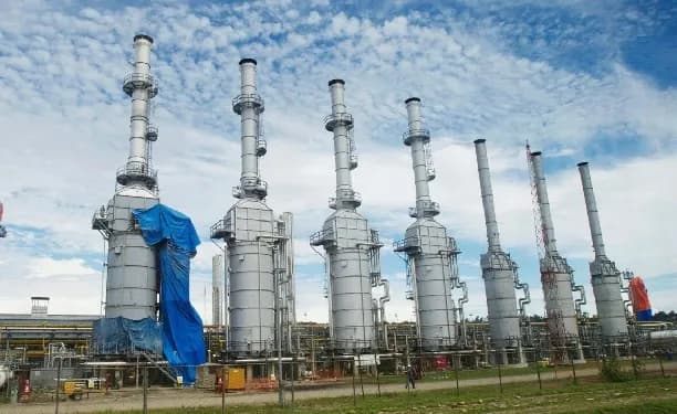 Precios del gas en el Reino Unido alcanzan máximos de más de tres años después que Qatar detuvo su producción tras un ataque iraní