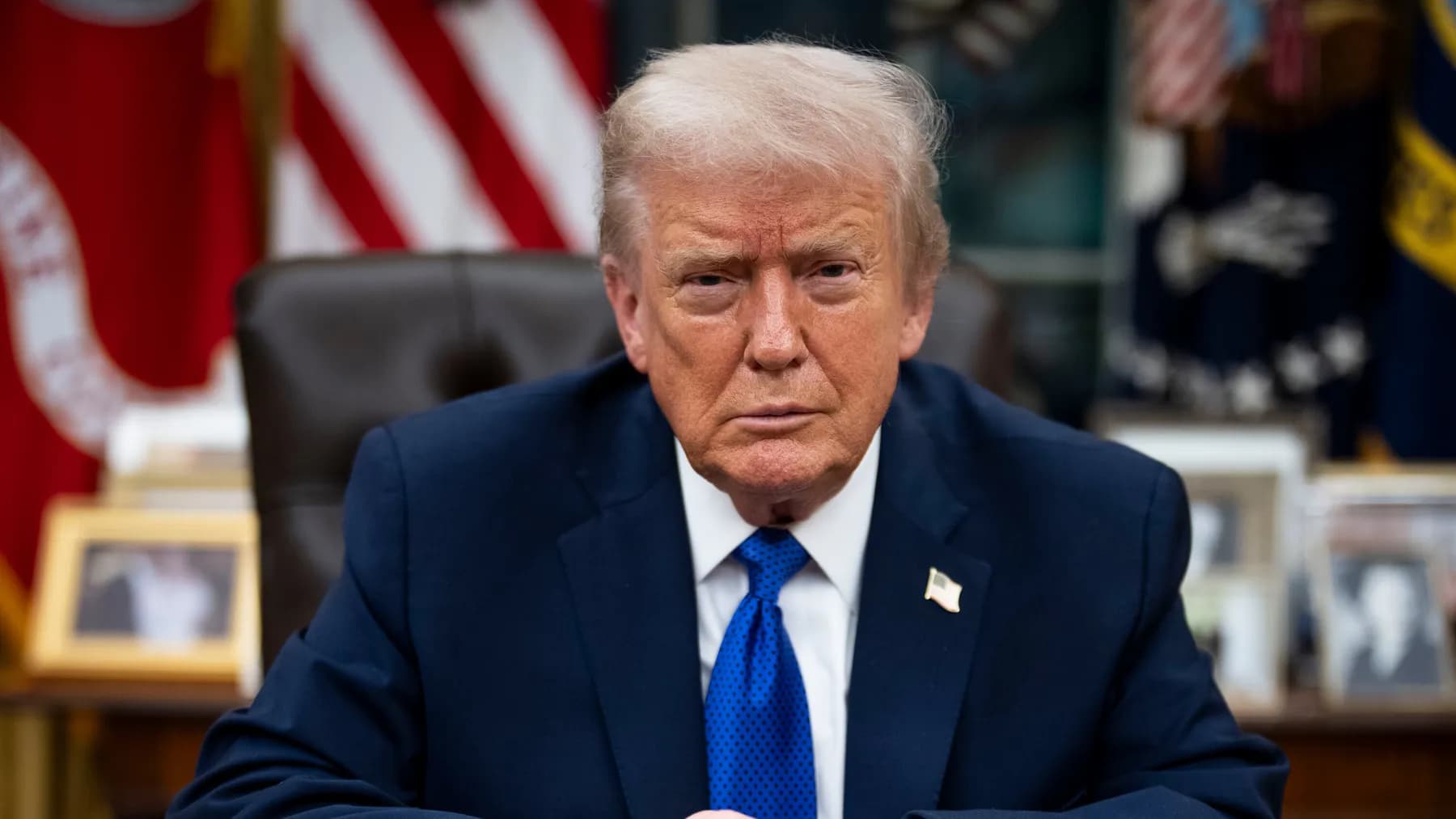 Las grandes cadenas de TV de E.U. suspendieron cobertura conjunta de Trump tras su veto a medios