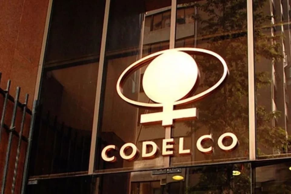 Sancionan a Codelco y a tres empresas contratistas tras el colapso ocurrido en 2024 en la mina El Teniente, que dejó seis trabajadores fallecidos y varios heridos
