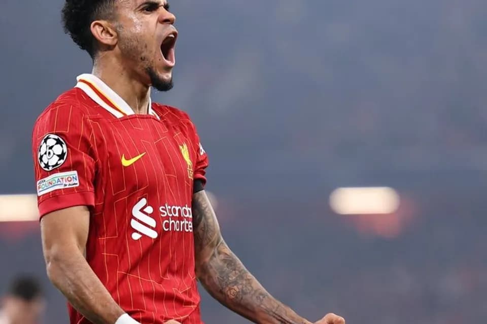 El Liverpool se afianzó como líder de la Champions League con un triplete de Luis Díaz en la goleada al Bayer Leverkusen