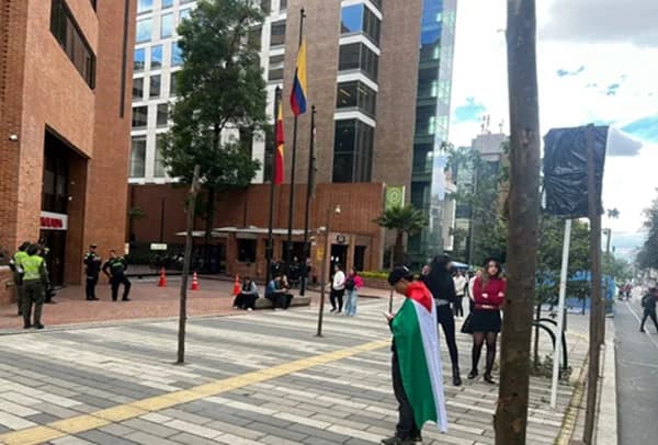 Trabajadores del edificio de la Andi, al norte de Bogotá, laborarán mañana de forma virtual tras amenazas de disturbios frente a la entidad