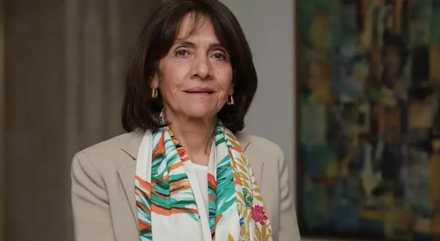 El escenario de incertidumbre exige a la Junta del BanRepública mantenerse en la cautela en las decisiones de tasas, dice la codirectora Acosta