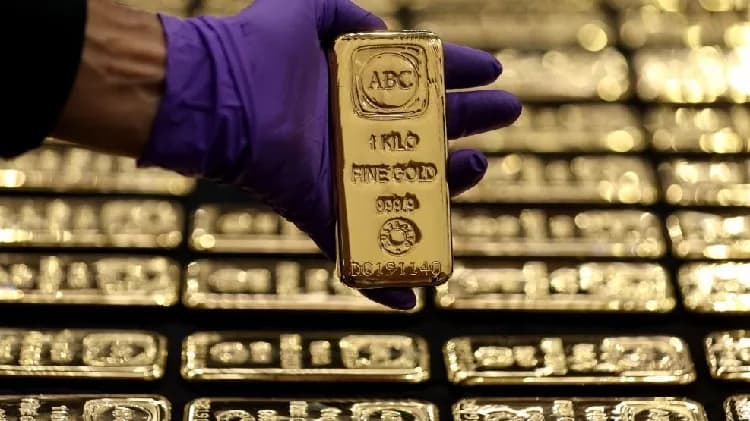 El oro se recupera de su nivel más bajo en dos meses mientras el repunte del dólar se estanca