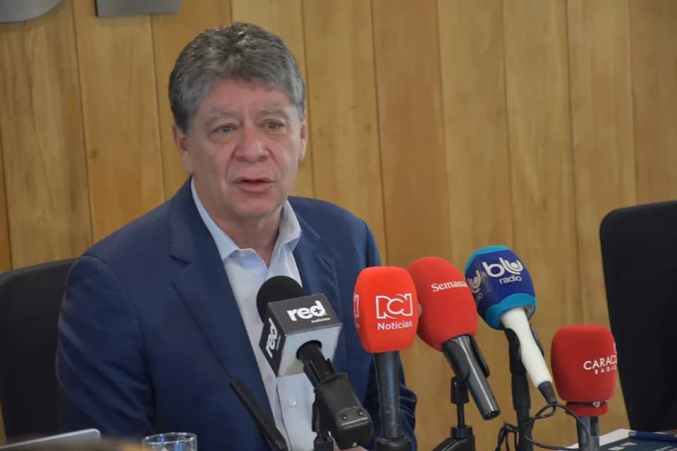 Por retrasos en proyectos y disposiciones del Gobierno, Andi alerta por preocupación de un posible apagón en los próximos años