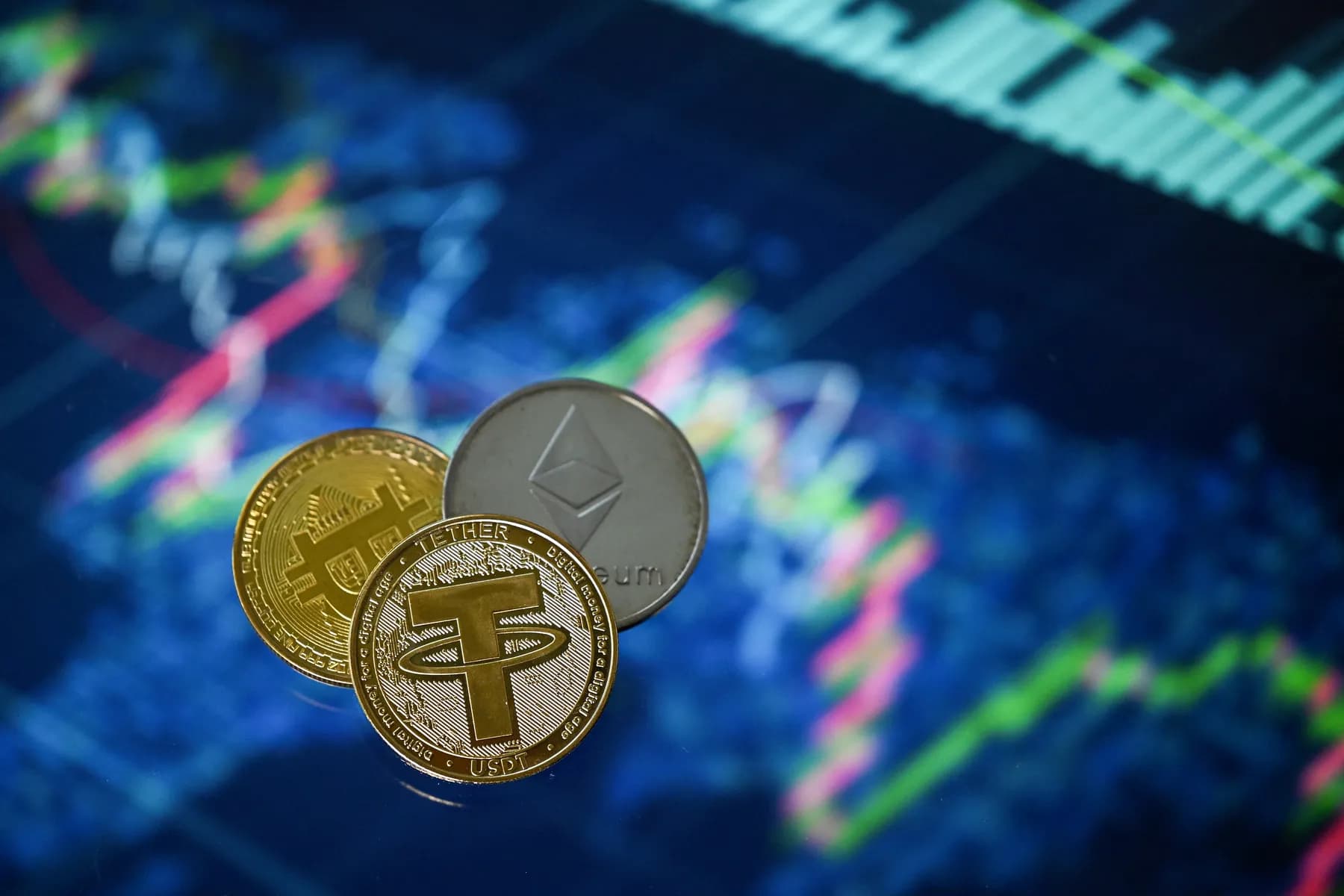 Bitcoin y ethereum caen a medida que se reanuda la venta masiva de criptomonedas