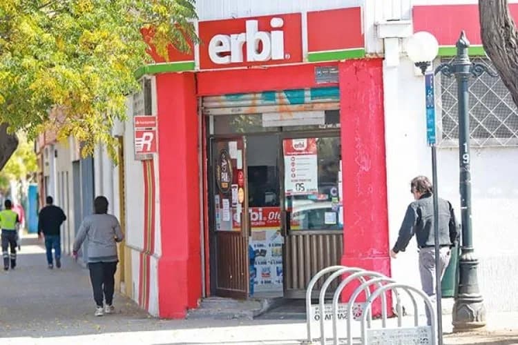 El grupo peruano Intercorp, a través de su división InRetail, adquirió el control de la cadena de supermercados chilena Erbi
