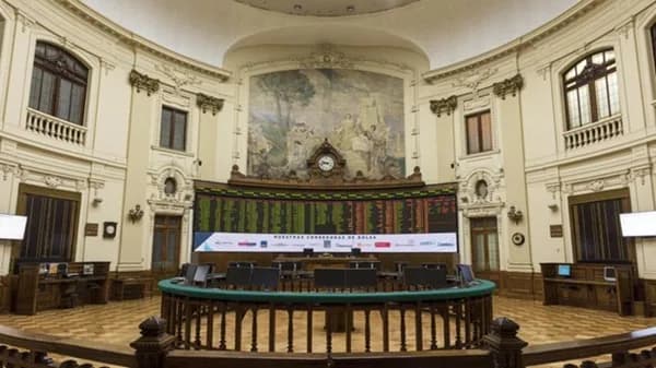 Bolsa de Comercio de Santiago de Chile cerró en rojo: la acción Compañía de Cervecerías Unidas bajó 3,00% y fue la que más perdió