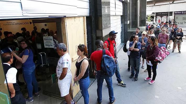 El Instituto Nacional de Estadísticas de Chile (INE) informó que la tasa de desocupación durante el trimestre del 2025 fue de 8,9%, con un aumento de 0,6 puntos porcentuales