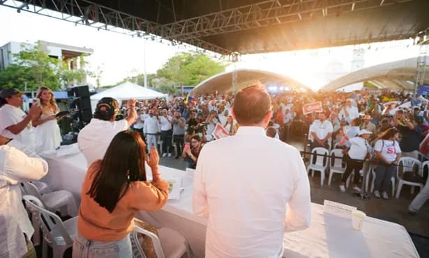 En una manifestación del presidente Petro volvieron a aparecer banderas del M-19 y gritos pidiendo la reelección