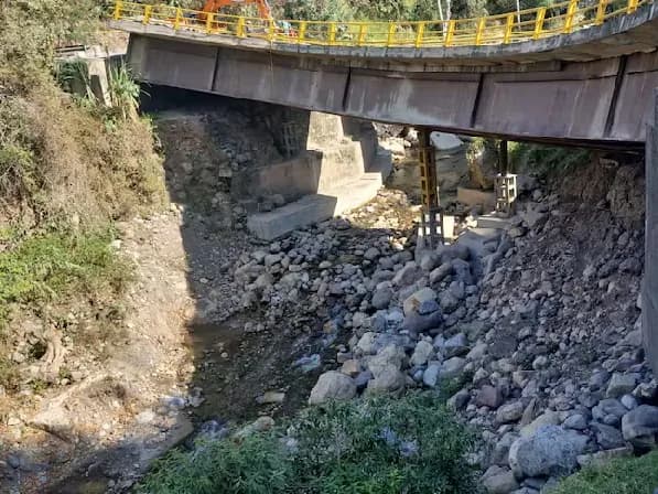 Otro puente en la vía Curos – Málaga en Santander a punto del colapso por daño estructural