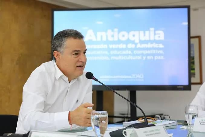 Absuelven al exgobernador de Antioquia, Aníbal Gaviria Correa, de dos delitos relacionados con la contratación de obras en la Troncal de la Paz