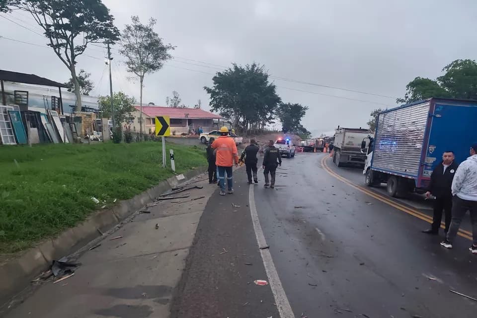 Cierre total en el corredor Bogotá - Villavicencio por siniestro vial de vehículo de carga