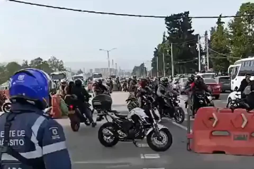 Ventas en Bogotá caen 80% por el paro camionero y trabajadores tardan  hasta dos horas más en sus trayectos