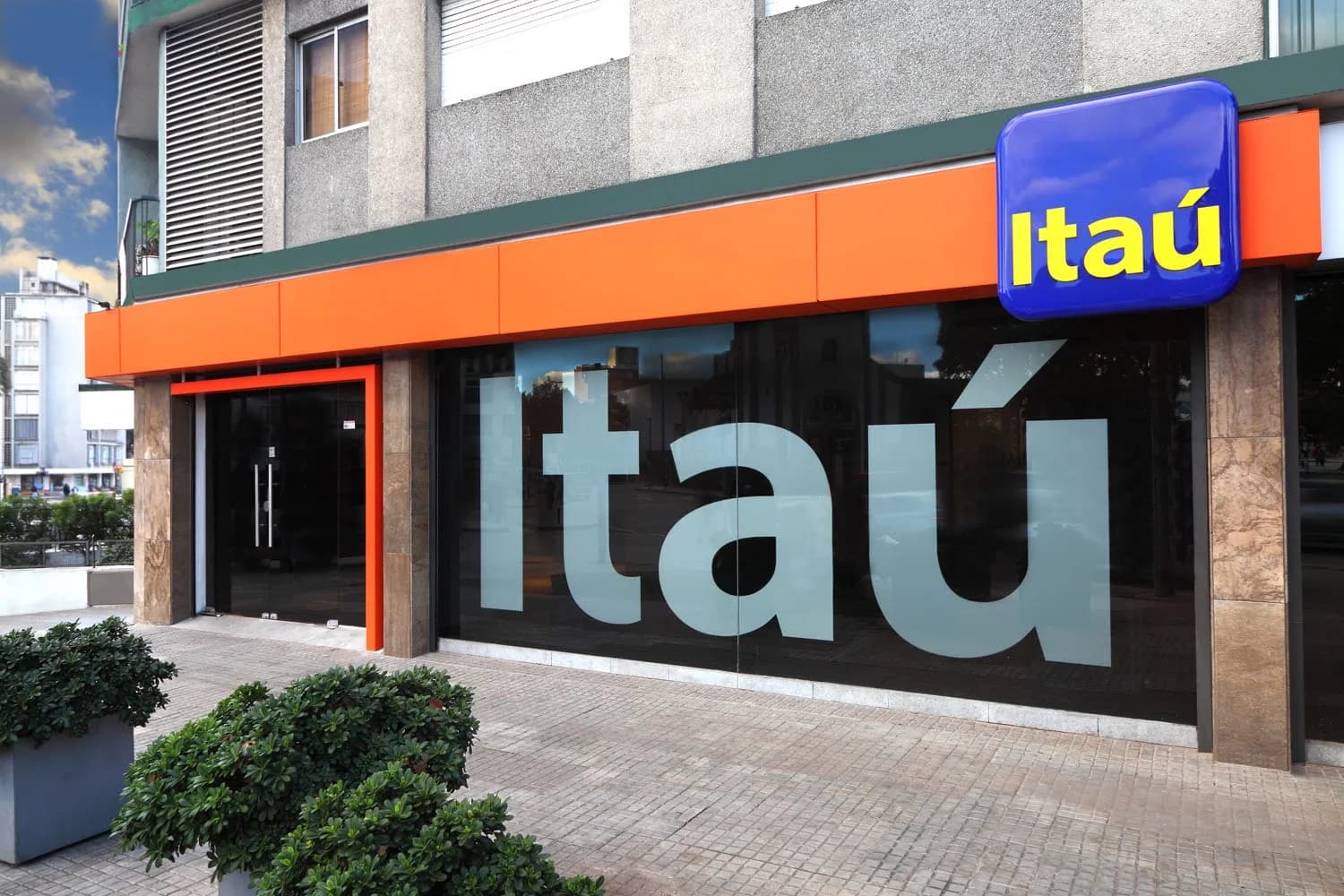 Itaú Colombia prevé que el Banco de la República llevará la tasa de interés hasta 13%