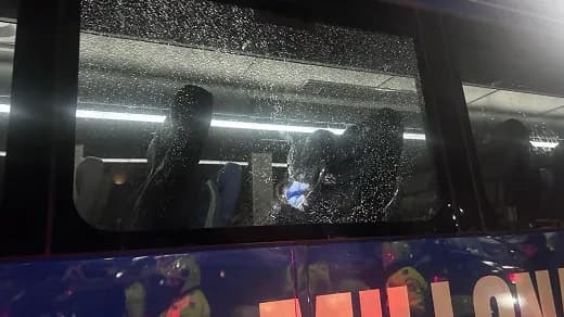 Atacan bus de Millonarios a minutos del clásico ante Santa Fe: no se registran heridos