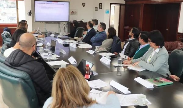Con el propósito de garantizar la continuidad y ampliar las exportaciones lácteas hacia Chile, el Invima recibe la visita oficial del Servicio Agrícola y Ganadero (SAG) de Chile