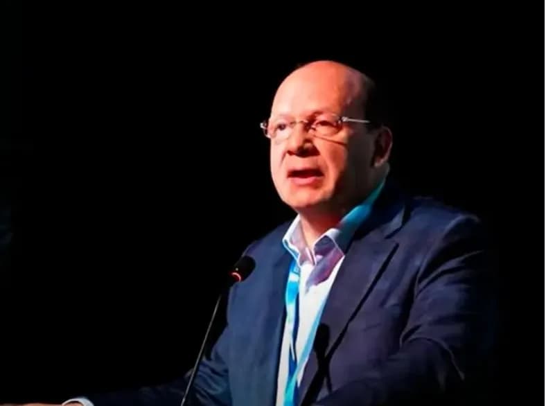 Ministro de Hacienda explica que venta de títulos en mercado secundario fue operación de Tesorería, no colocación de deuda