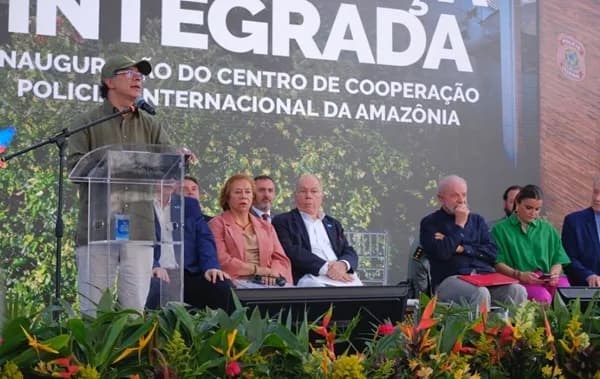Petro advirtió sobre monopolio del gas y cuestiona posible venta de acciones del Grupo Energía Bogotá