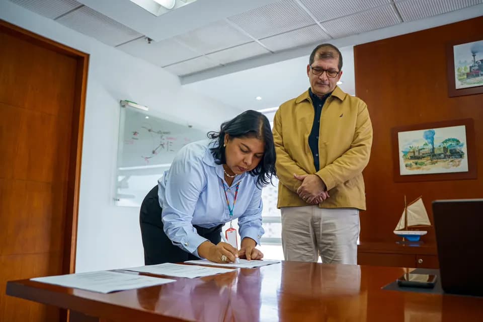 Ministerio de Transporte firmó la reversión de 30 kilómetros del corredor férreo Bogotá - Faca, lo que permitirá el avance en la construcción de la línea férrea del Regiotram de Occidente