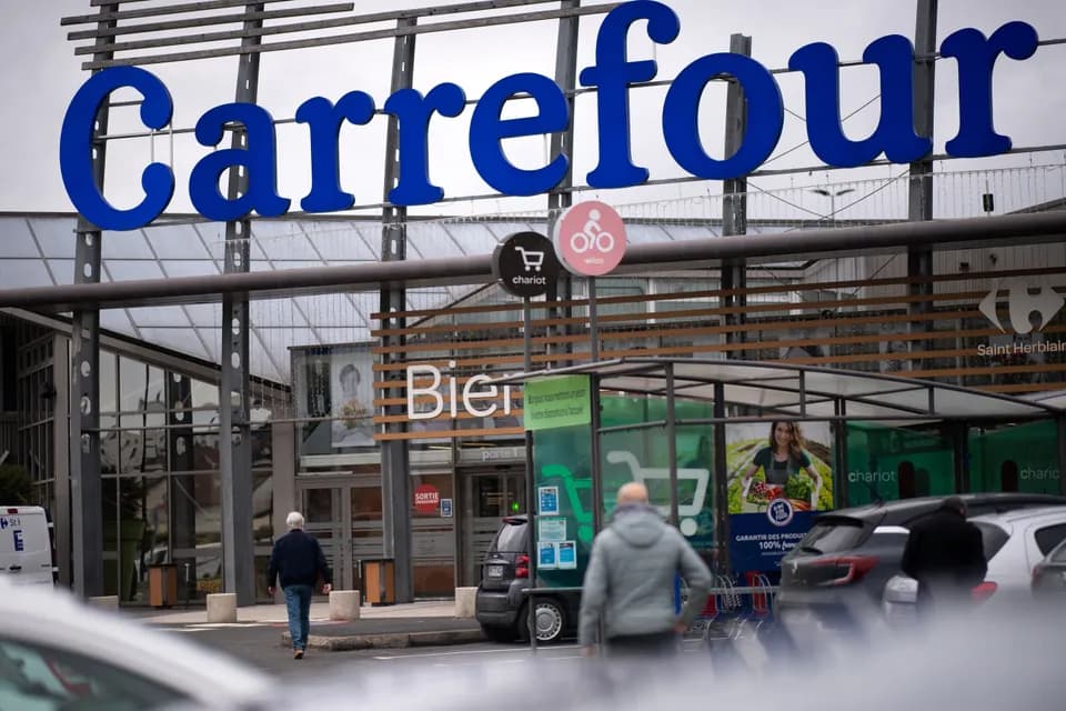 La familia francesa Saadé se convirtió en la segunda mayor accionista de la cadena de supermercados Carrefour tras salida del clan brasileño Diniz