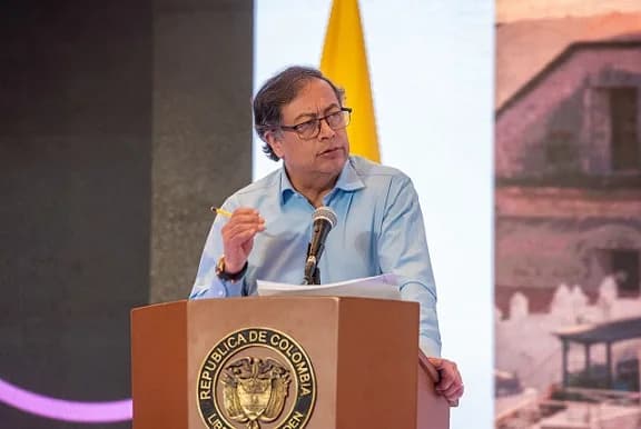 Naciones Unidas debe reunirse de urgencia y apostar de inmediato a la paz, dice el presidente Petro tras ataques de Irán a Israel