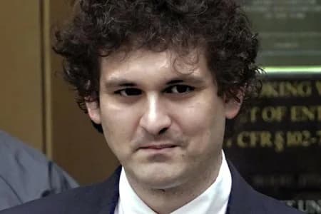 Sam Bankman-Fried el ‘niño prodigio’ de las criptomonedas fue condenado a 25 años de cárcel por estafa y reembolsar US$11.000 millones por estafas con la plataforma FTX