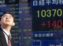 Bolsa de Tokio subió impulsada por repunte de acciones japonesas mientras el yen cayó a su nivel más débil desde 1990