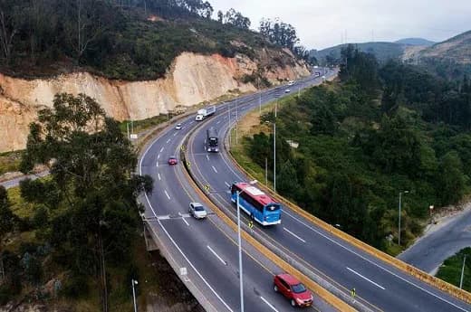 Se presenta flujo vehicular moderado en la Vía Bogotá-Girardot, luego del trancón de más de diez horas por accidente que dejó dos motociclistas muertos en la vía Tocaima