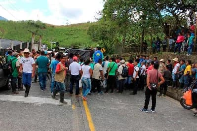 Transportadores de Nariño mantienen el bloqueo en Pasto e impiden el paso en la frontera con Ecuador